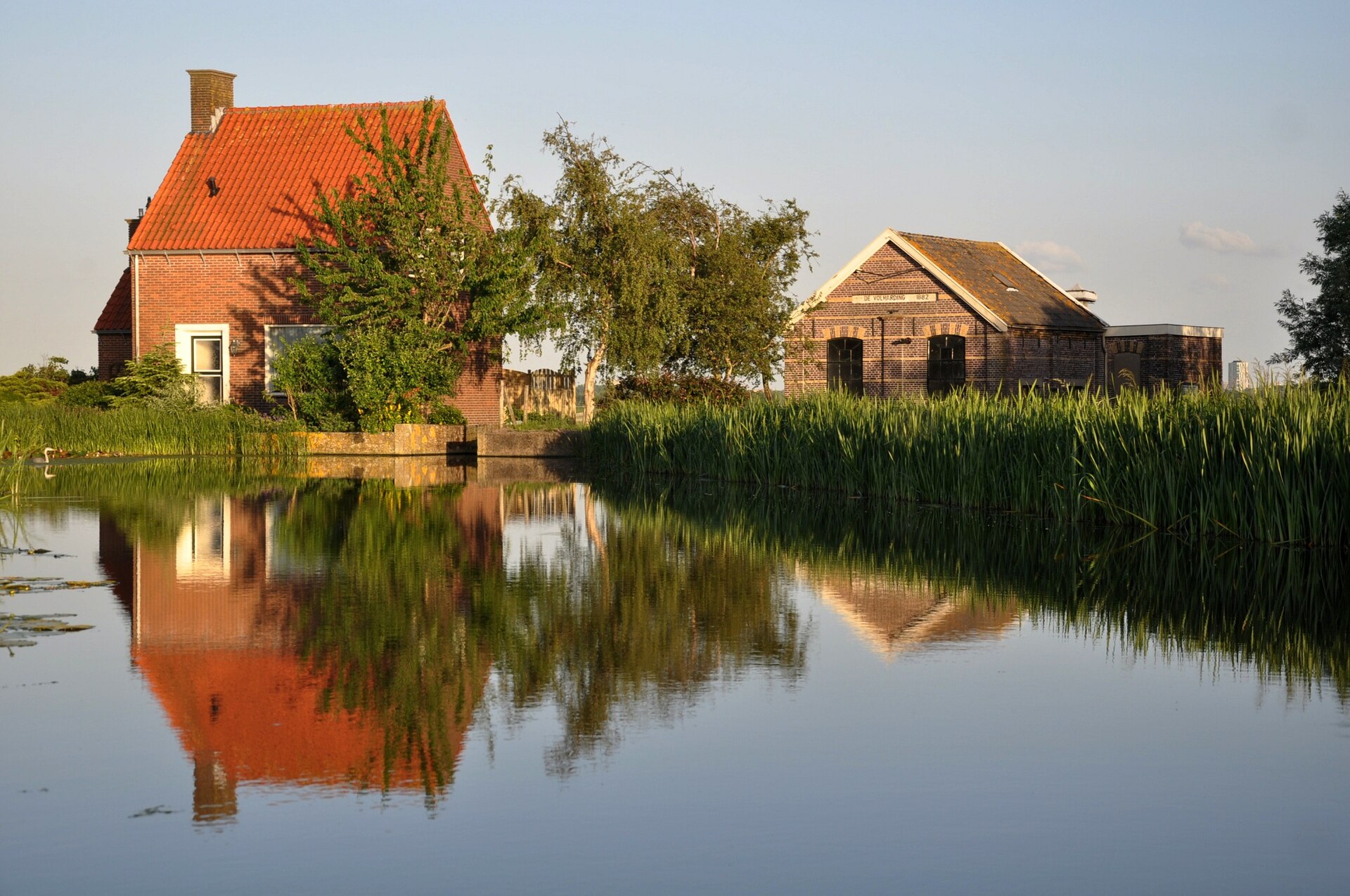 Nederlandse waterschappen uitgelegd: van middeleeuwse dijken tot uw hedendaagse belastingaanslag