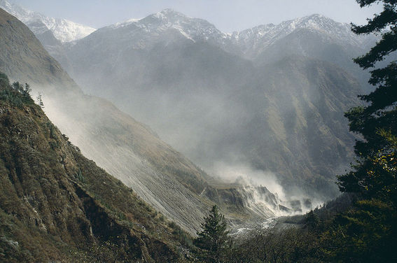Nepal: toerisme door ex-oorlogsgebied, de Guerrilla Trek