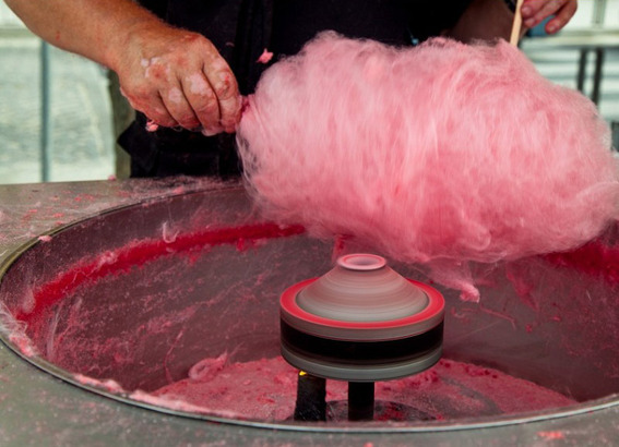 Zelf suikerspinnen maken met de suikerspinmachine