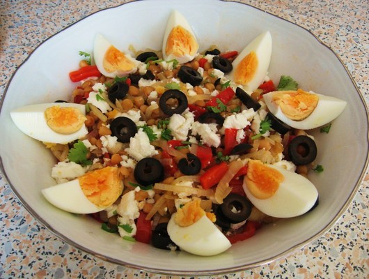 Turkse keuken: adas salatasi (linzensalade)